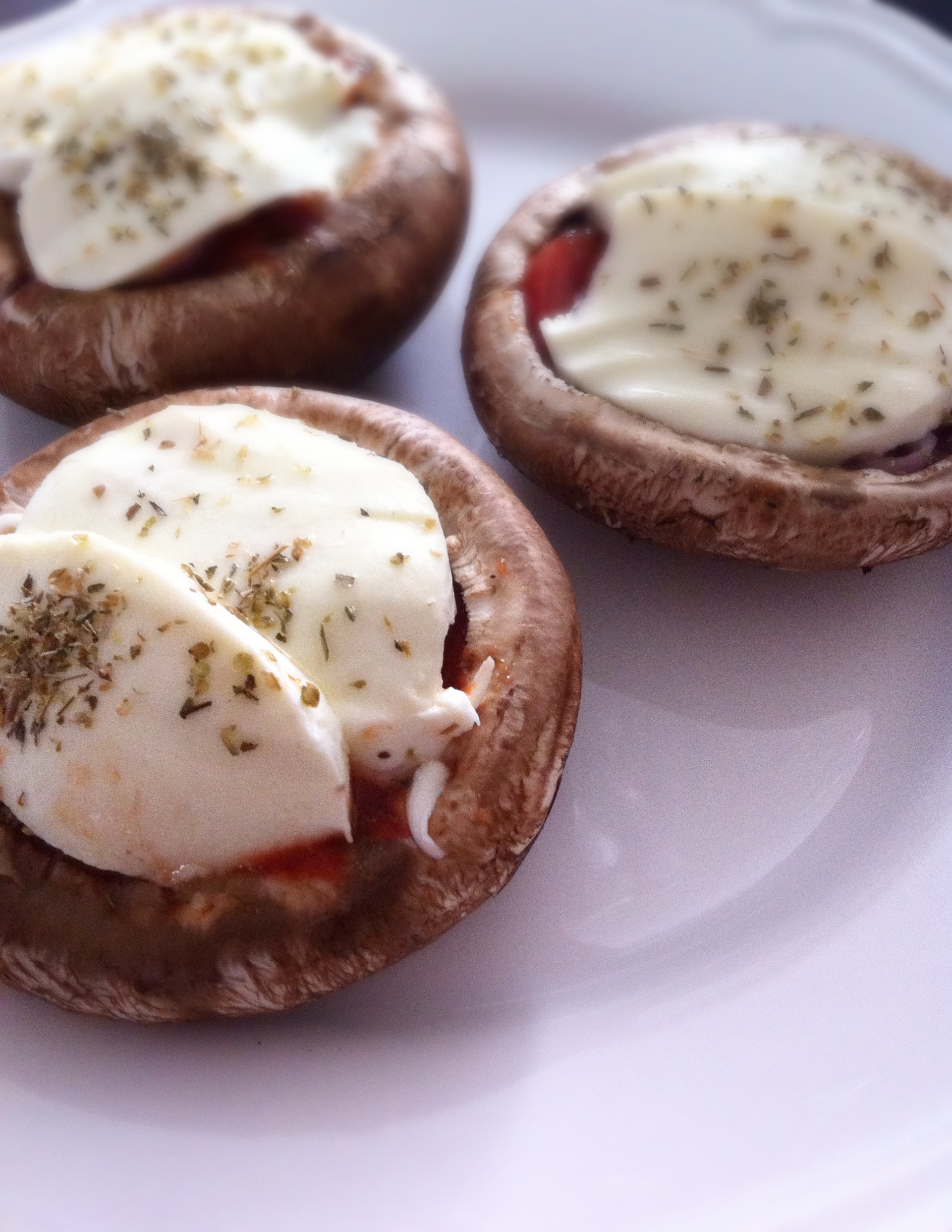 Portobello met tomaat, ui en mozzarella Feelgoodbyfood
