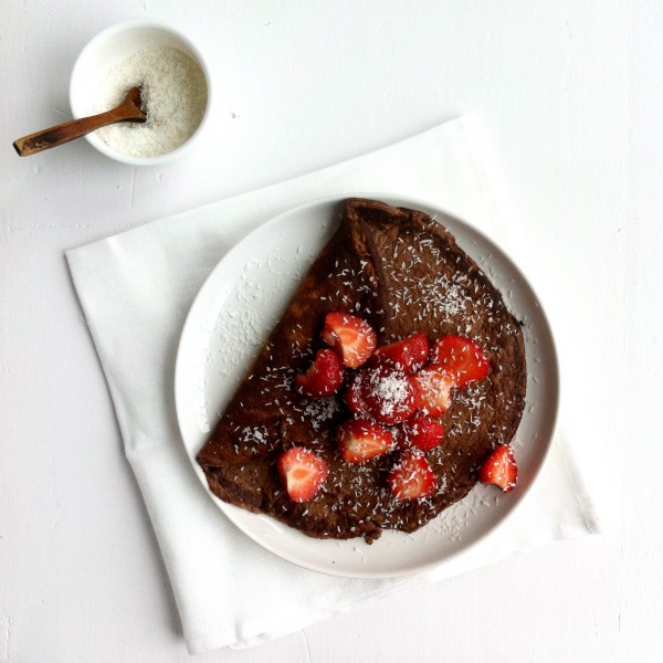 Chocolade pannenkoek met kokos en aardbeien