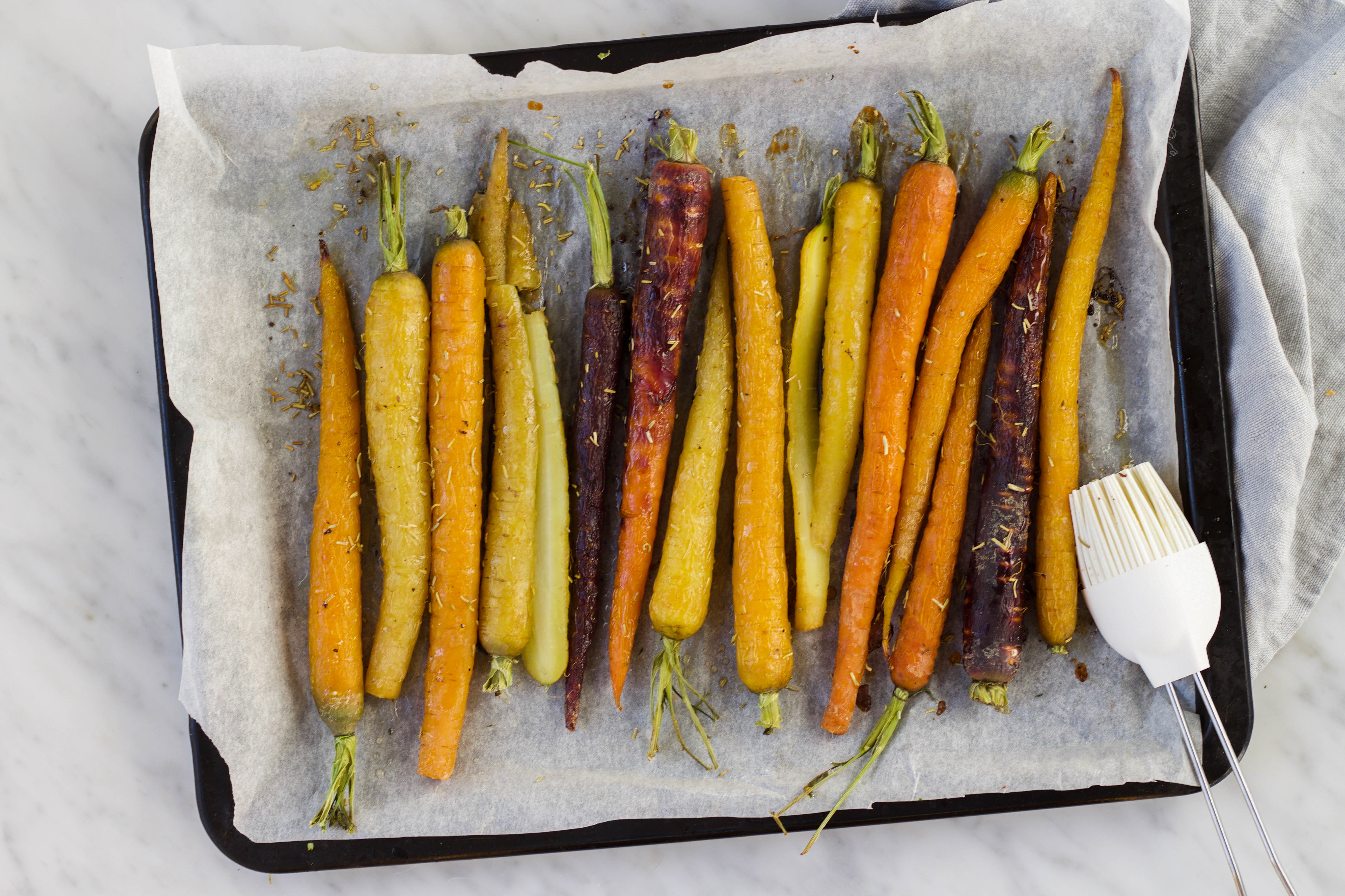 etnisch syndroom ochtendgloren Gegrilde regenboogwortels met honing en tijm - Feelgoodbyfood