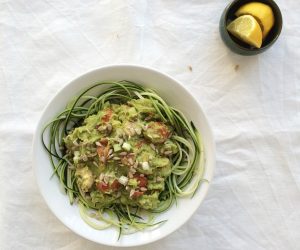 courgetti met avocadosaus