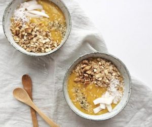 Mango smoothie bowl