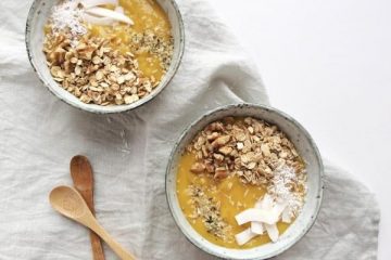 Mango smoothie bowl