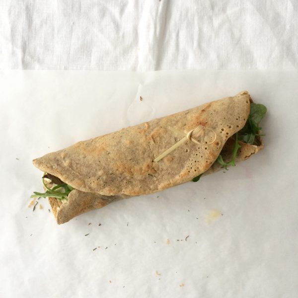 Wrap met humus, groenten en rucola