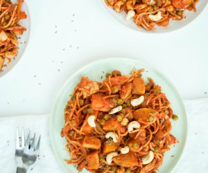 Spelt pasta met pompoen-tomatensaus