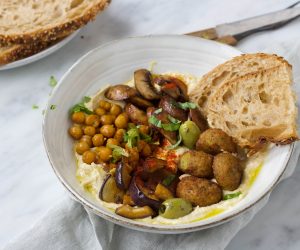 Hummus plate falafel