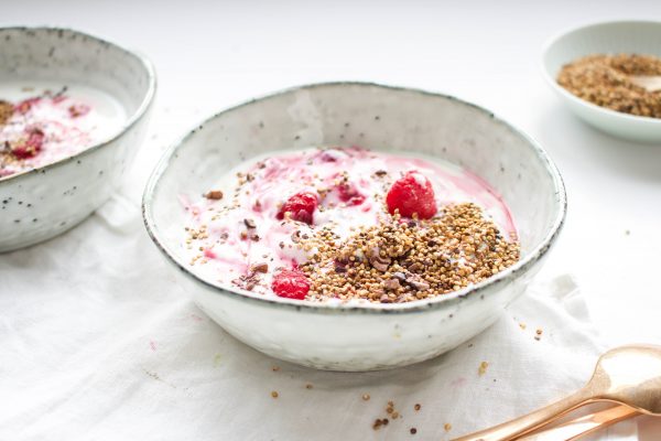 Yoghurt met gepofte quinoa