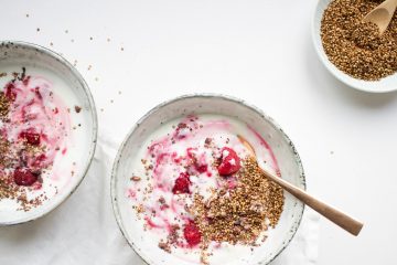 Yoghurt met gepofte quinoa