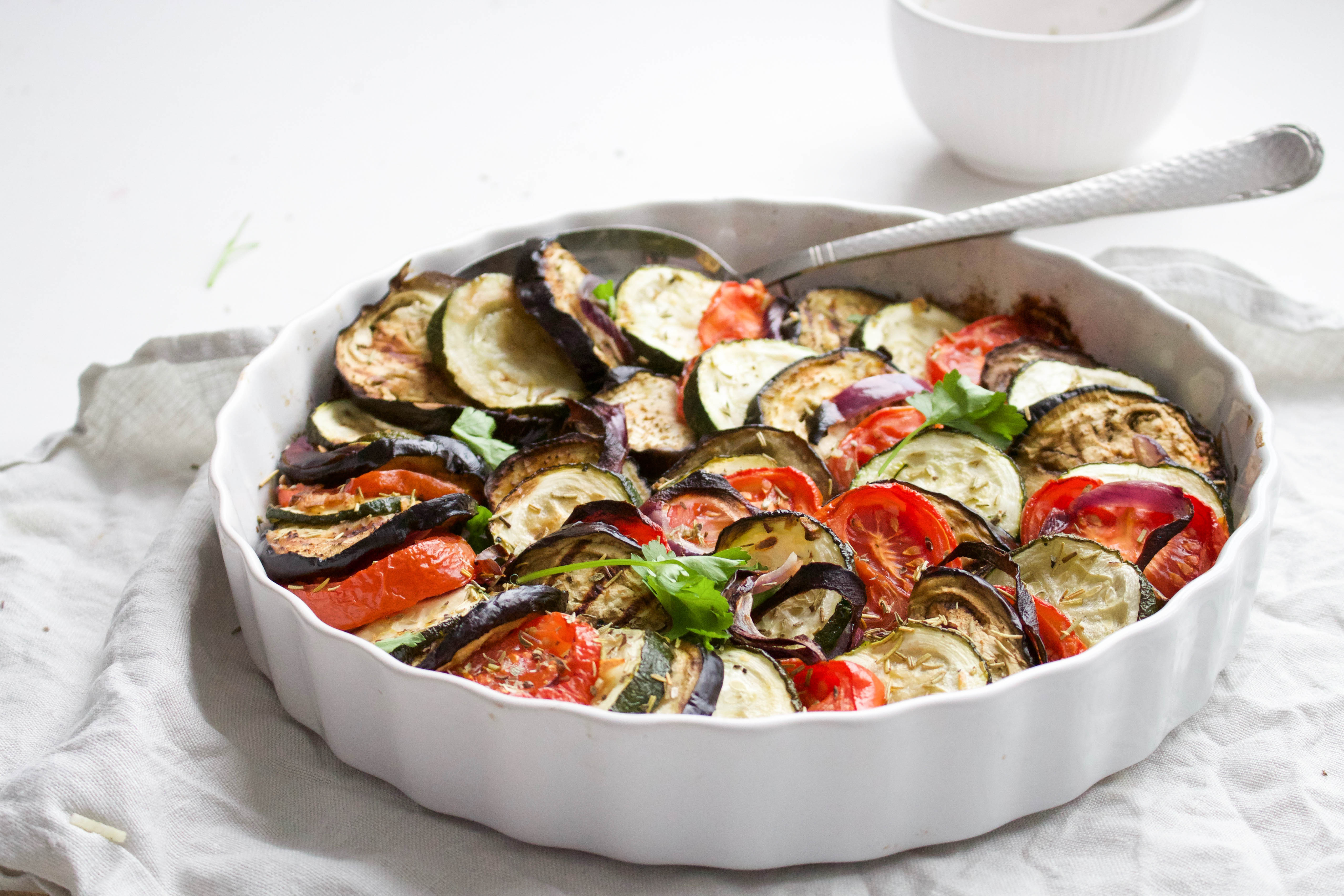 Ingang vork Stevig Mediterraanse groenteschotel uit de oven met rozemarijn - Feelgoodbyfood