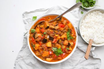 zoete aardappel-aubergine stoof met linzen