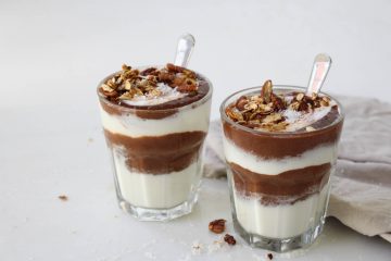 yoghurt-choco swirl granola