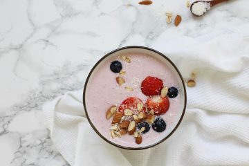 strawberry-oat breakfast bowl