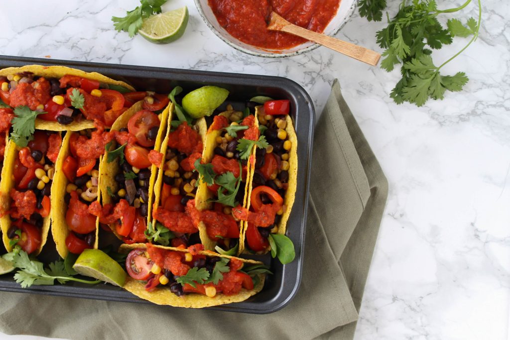 Mexicaanse taco's spicy tomatensaus