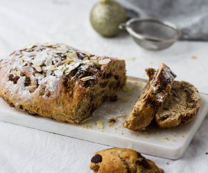 Kerstbrood rozijnen vijgen noten