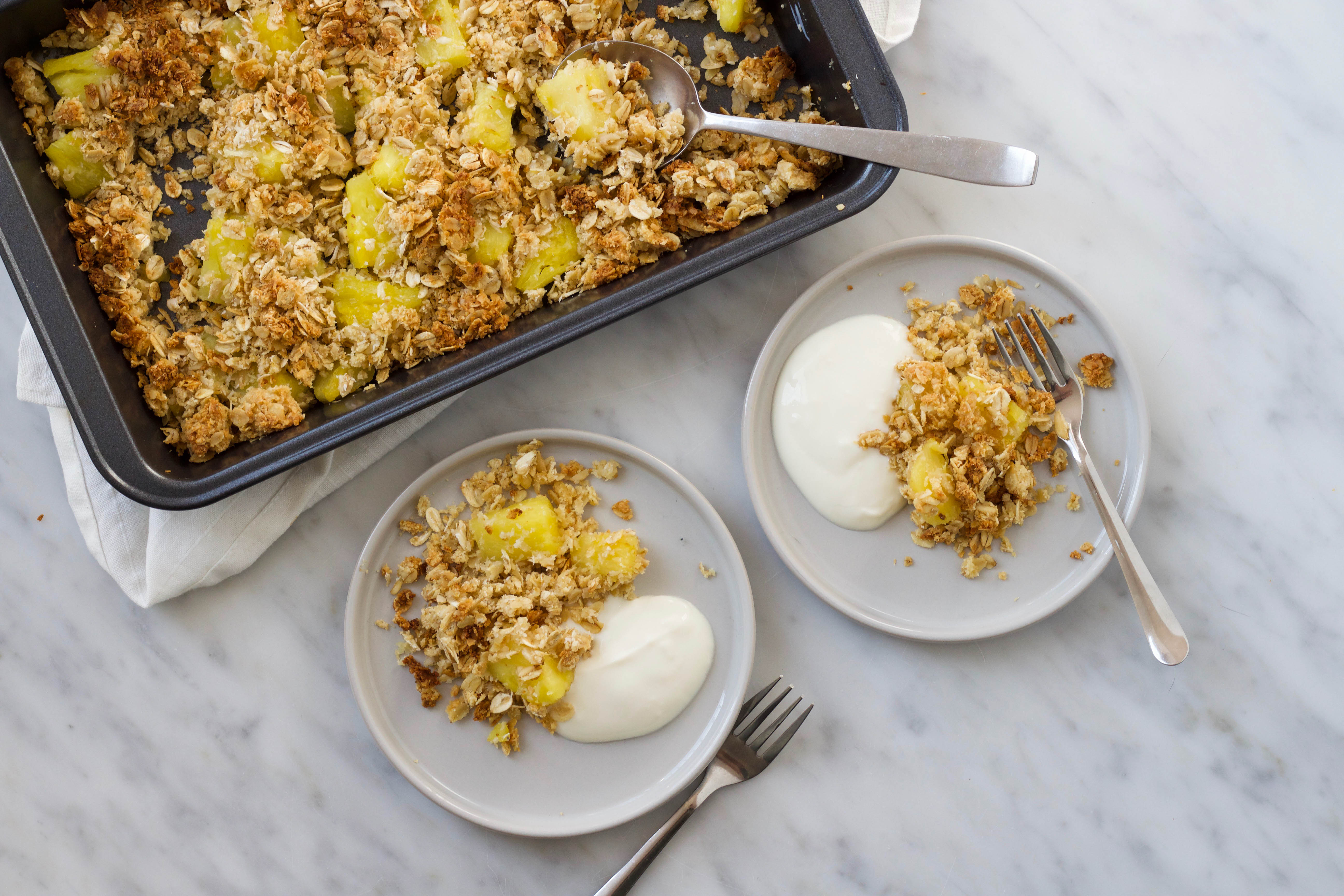 Ananas-kokos crumble met limoen - Feelgoodbyfood Ananas-kokos crumble met limoen - Feelgoodbyfood