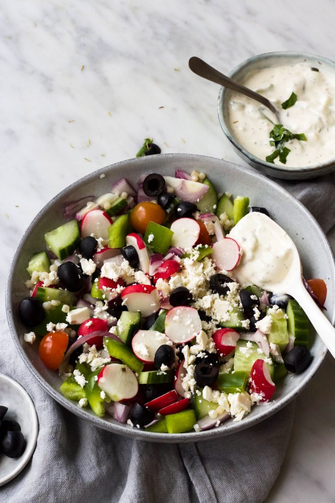 Griekse salade tzatziki