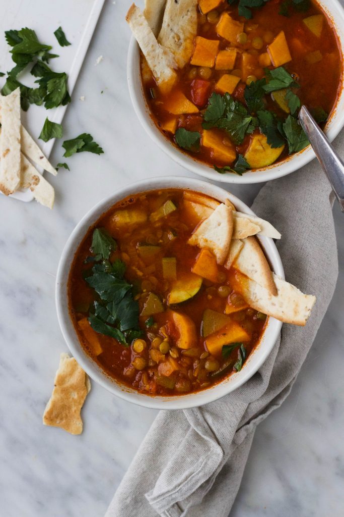 Tomaat-linzensoep met zoete aardappel