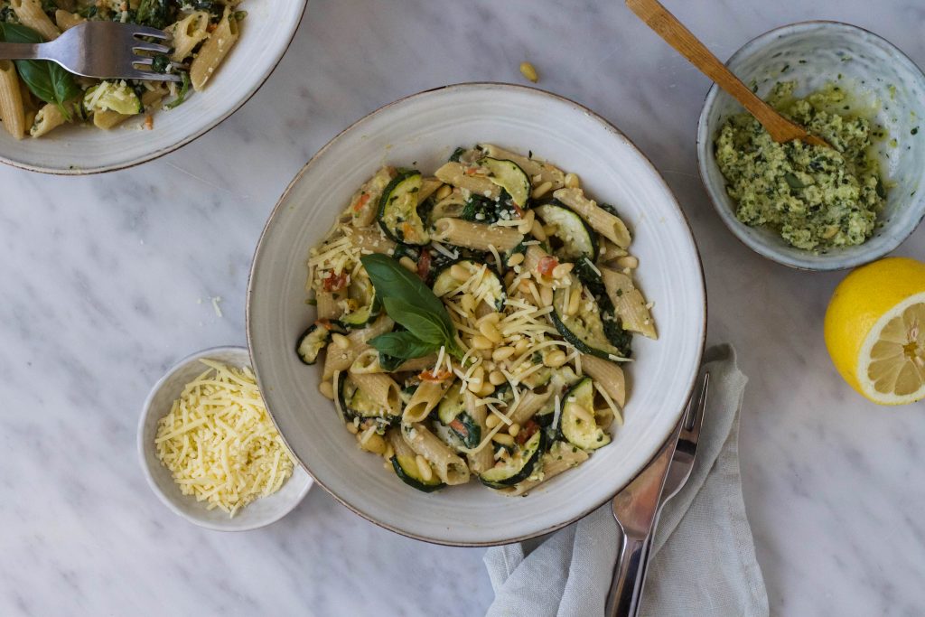 Pasta courgette pesto