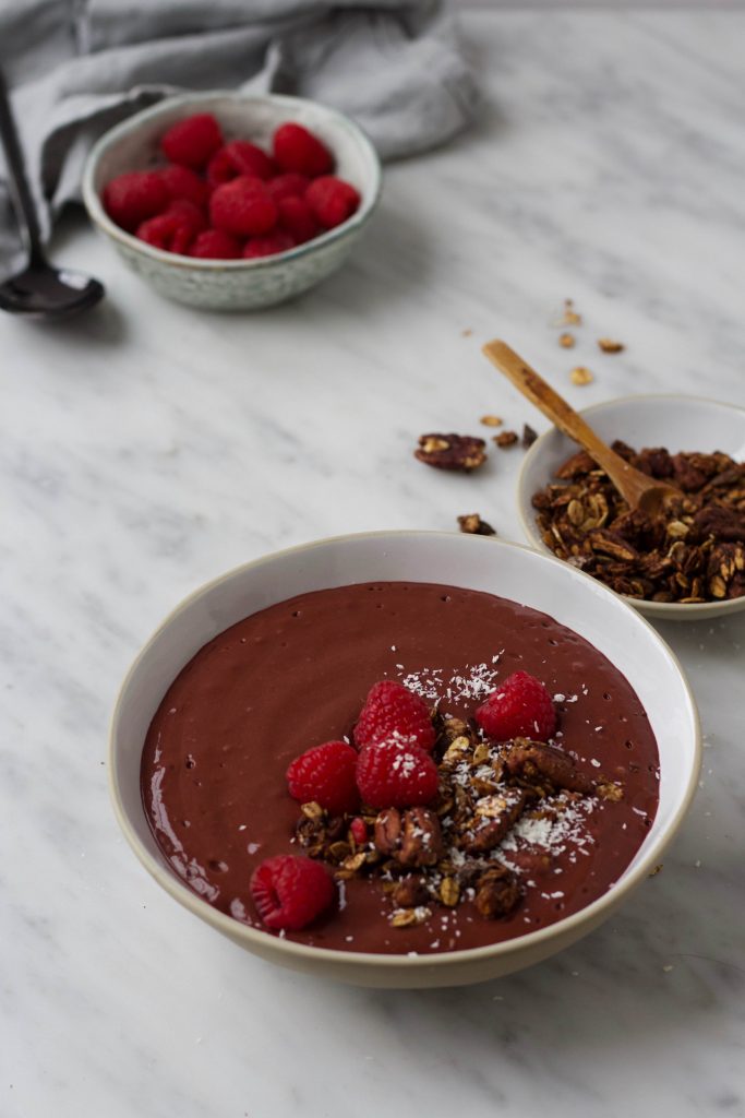 Chocolade-avocado smoothiebowl