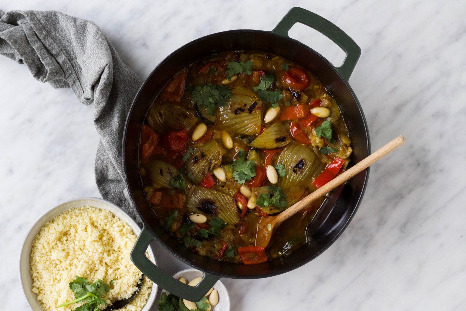 Tajine met couscous, groenten en amandelen Feelgoodbyfood